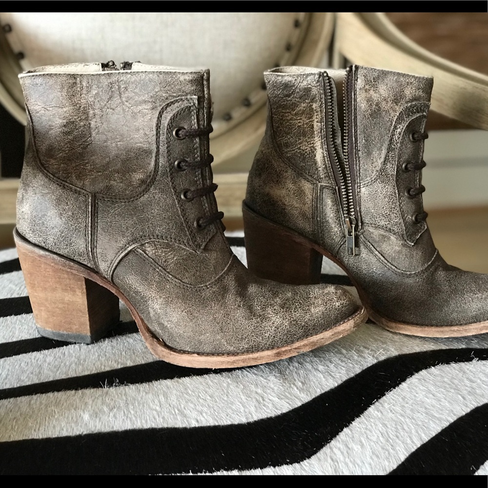 Distressed Booties w round toe